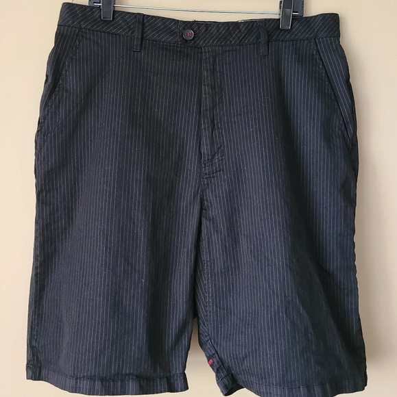 Volcom mens shorts sz.36  black/white striped - Picture 3 of 14